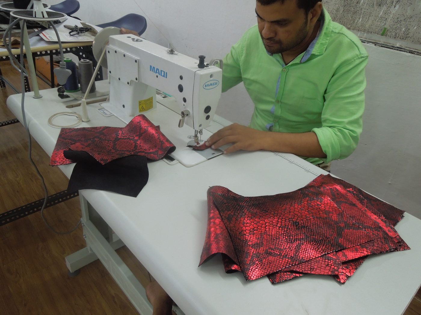 A Spice Art craftsperson stitching leather panels at the machine in our New Delhi unit